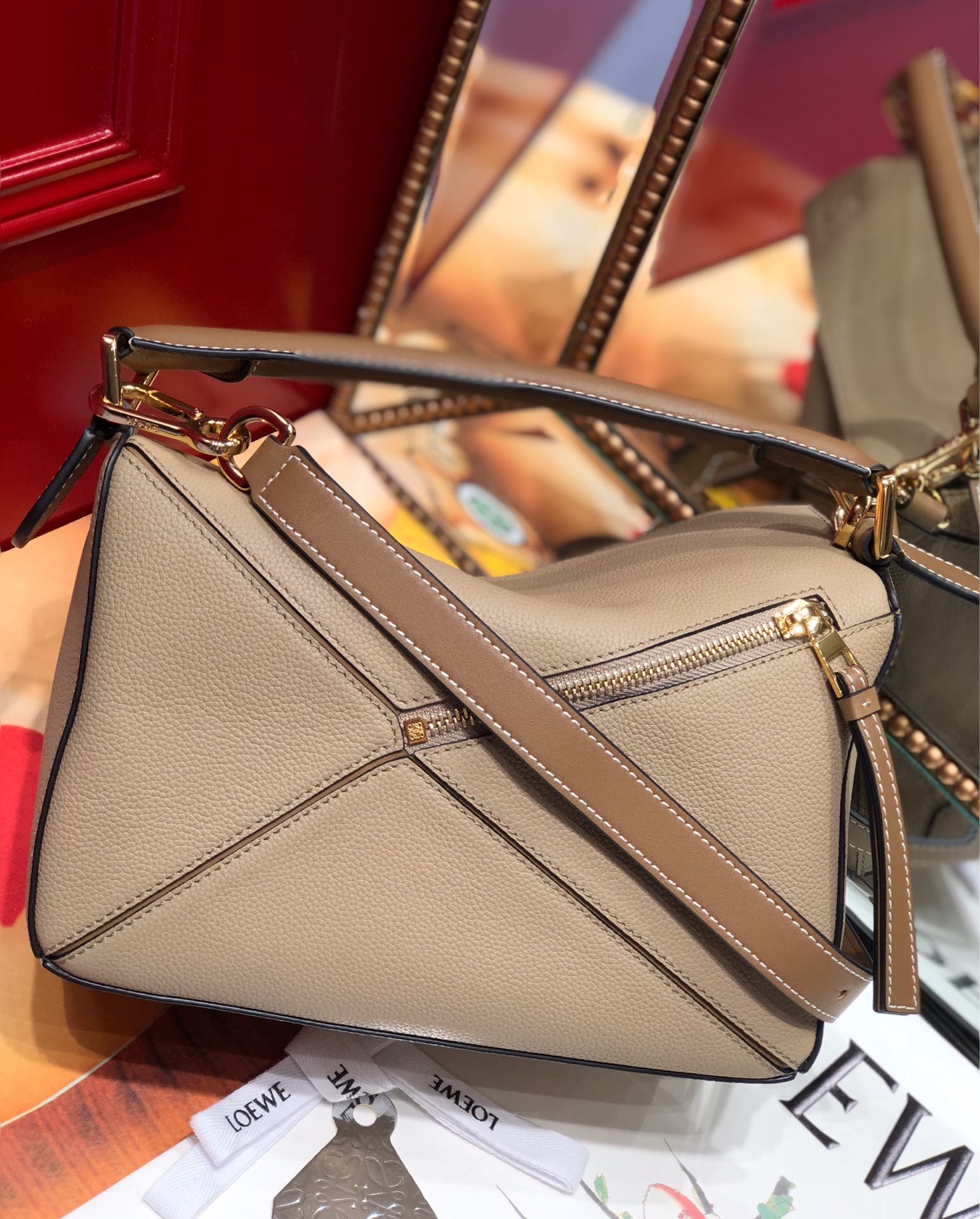L0ew* small puzzle bag cassic calfskin leather light oat 322.30.s21 24 x 14 x 11 cm
