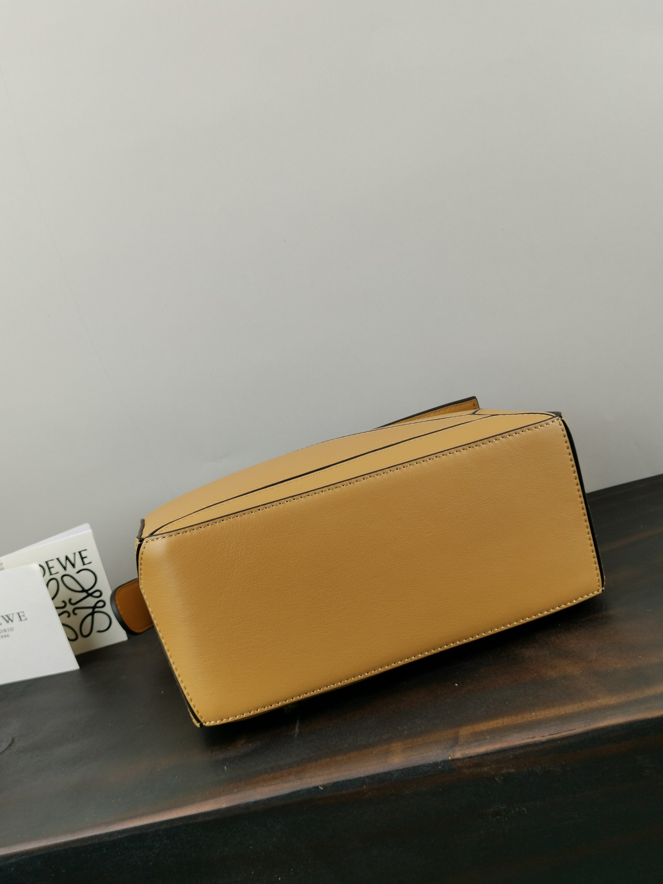 L0ew* small puzzle bag cassic calfskin leather fawn 322.30.s21 24 x 14 x 11 cm