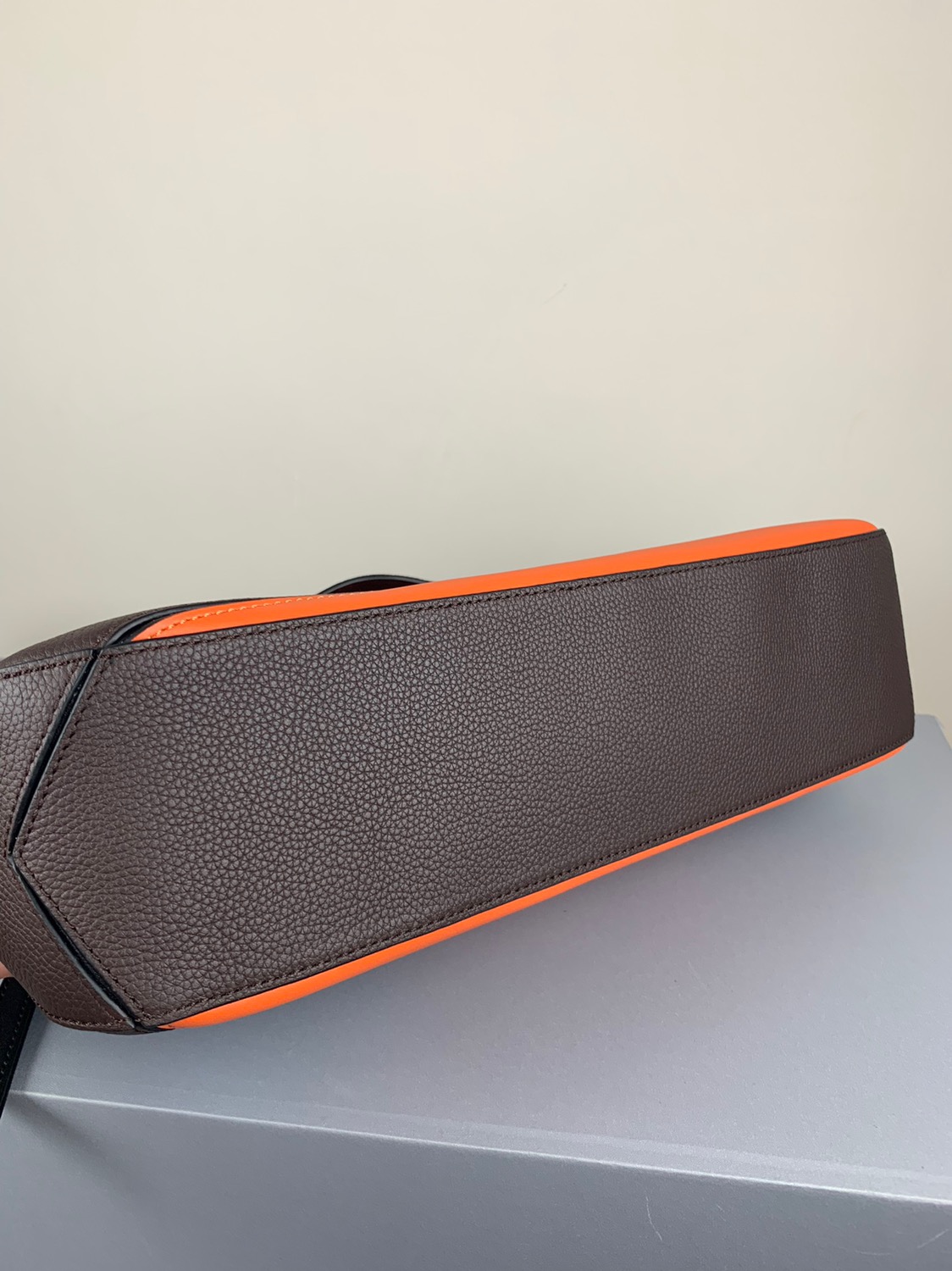 L0ew* puzzle messenger bag classic calfskin dark brown/neon orange 37 x 25 x 9 cm