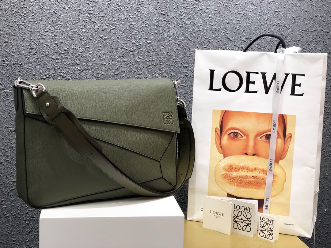 L0ew* puzzle messenger bag classic calfskin avocado green 36.5 x 27.5 x 10 cm