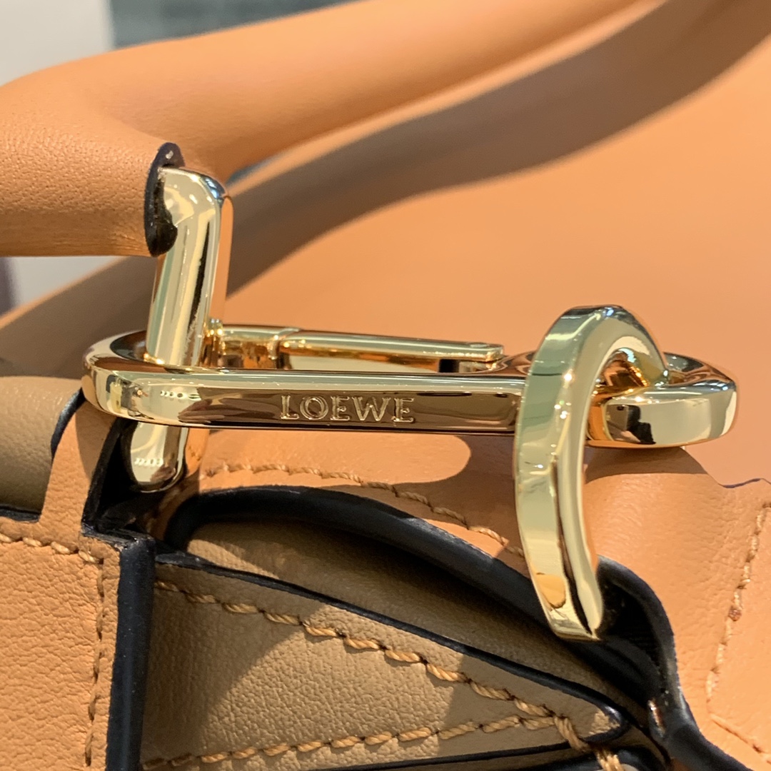 L0ew* medium puzzle bag classic calfskin gold metal tan/sand 322.30js20 29 x 18 x 12 cm