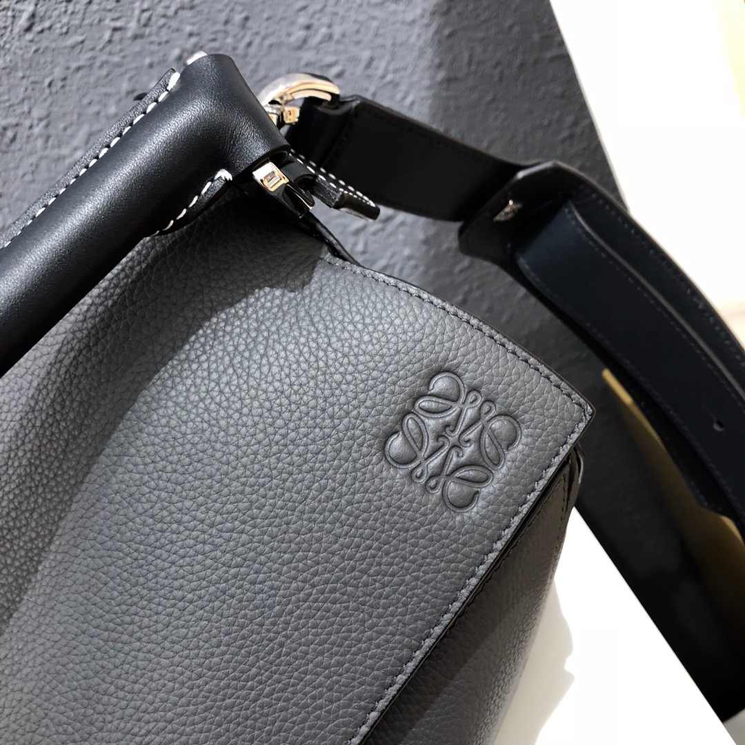 L0ew* large puzzle edge bag grained calfskin anthracite grey b510140x01 35 × 17 × 24 cm