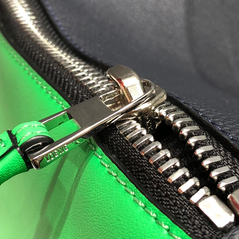 L0ew* large puzzle edge bag grained calfskin ocean/neon green b510140x01 35 × 17 × 24 cm