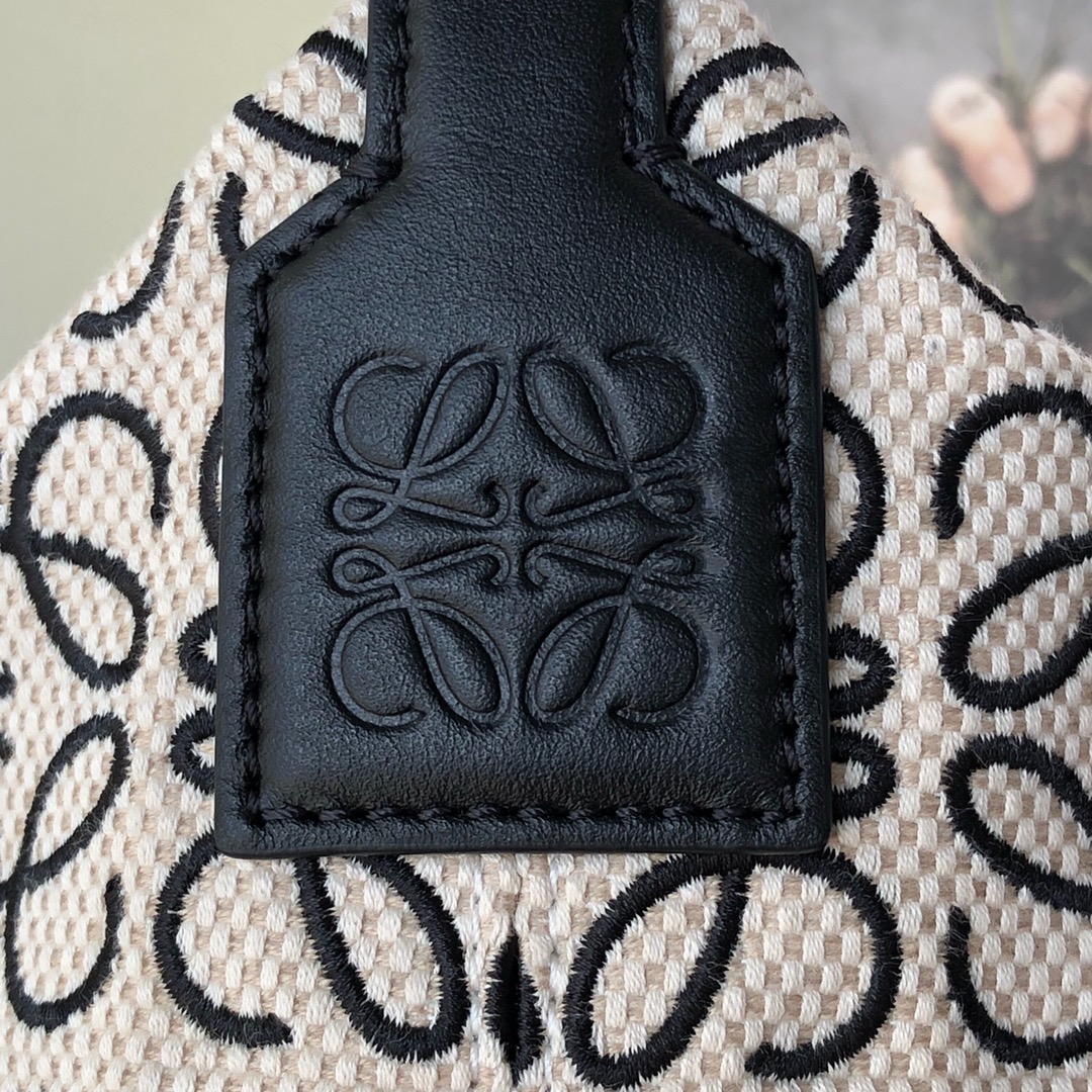 L0ew* medium cubi bag anagram jacquard and calfskin ecru/black a906k68x04 25 x 21 x 16.5 cm