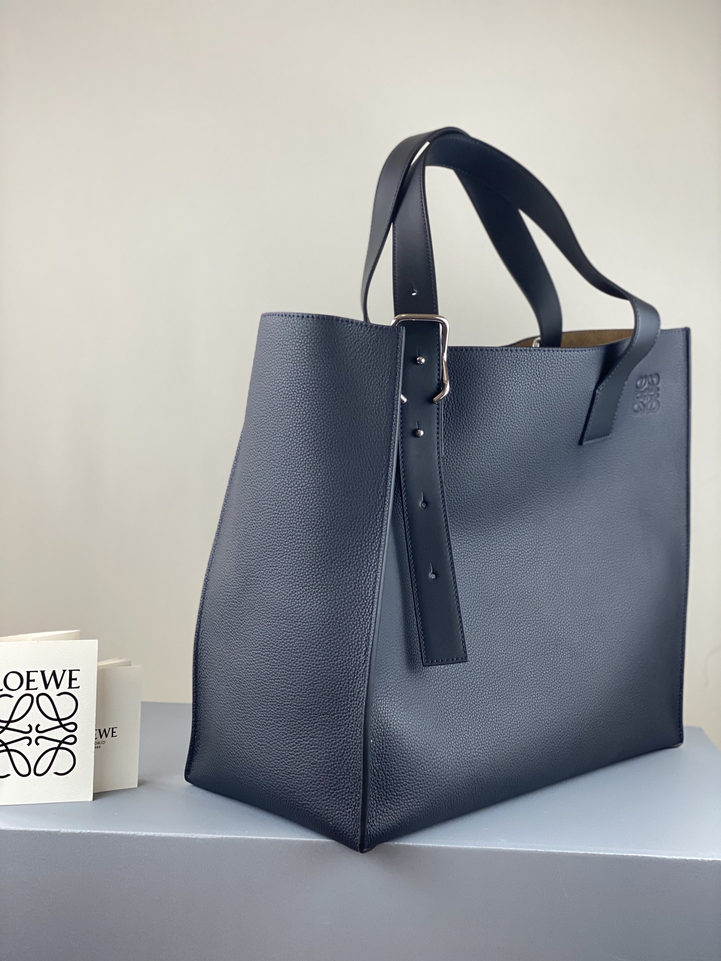 L0ew* buckle tote bag soft grained calfskin ocean 335.28.z62 36 x 33 x 17 cm