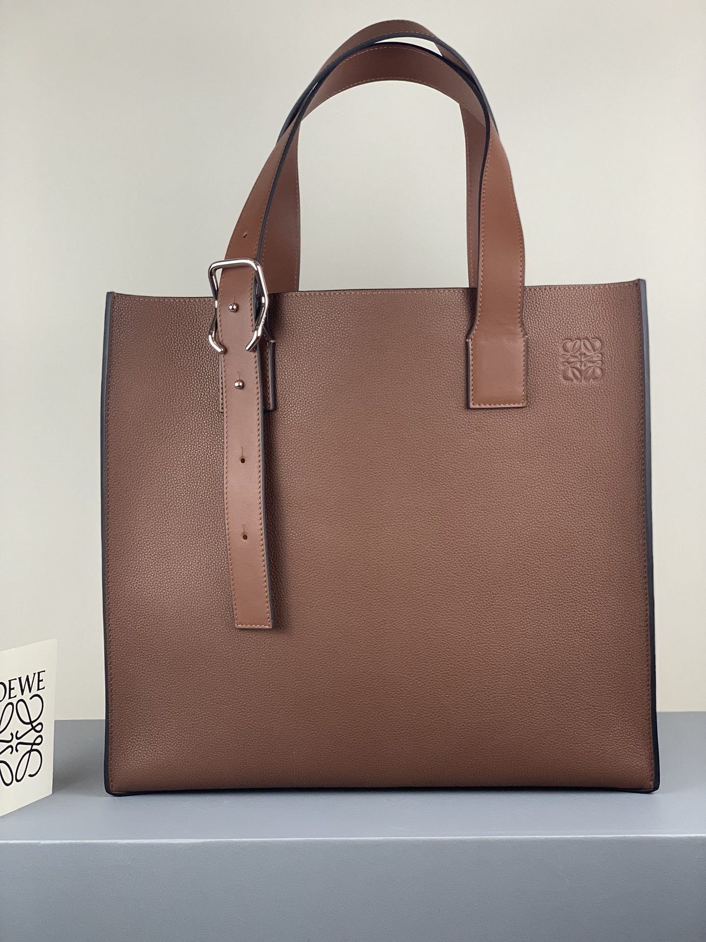 L0ew* buckle tote bag soft grained calfskin tan 335.28.z62 36 x 33 x 17 cm