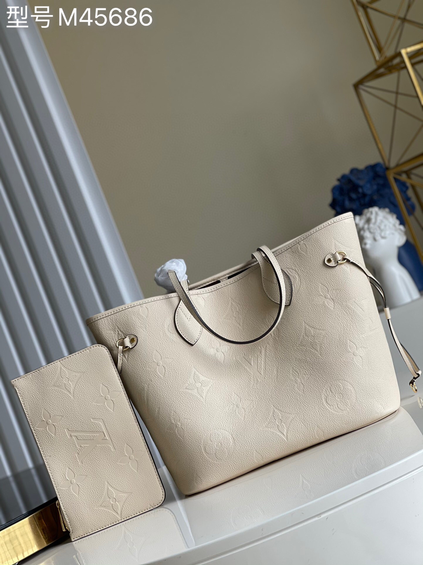 l0vis Vvtt0n neverfull mm monogram empreinte leather creme m45684 32 cm