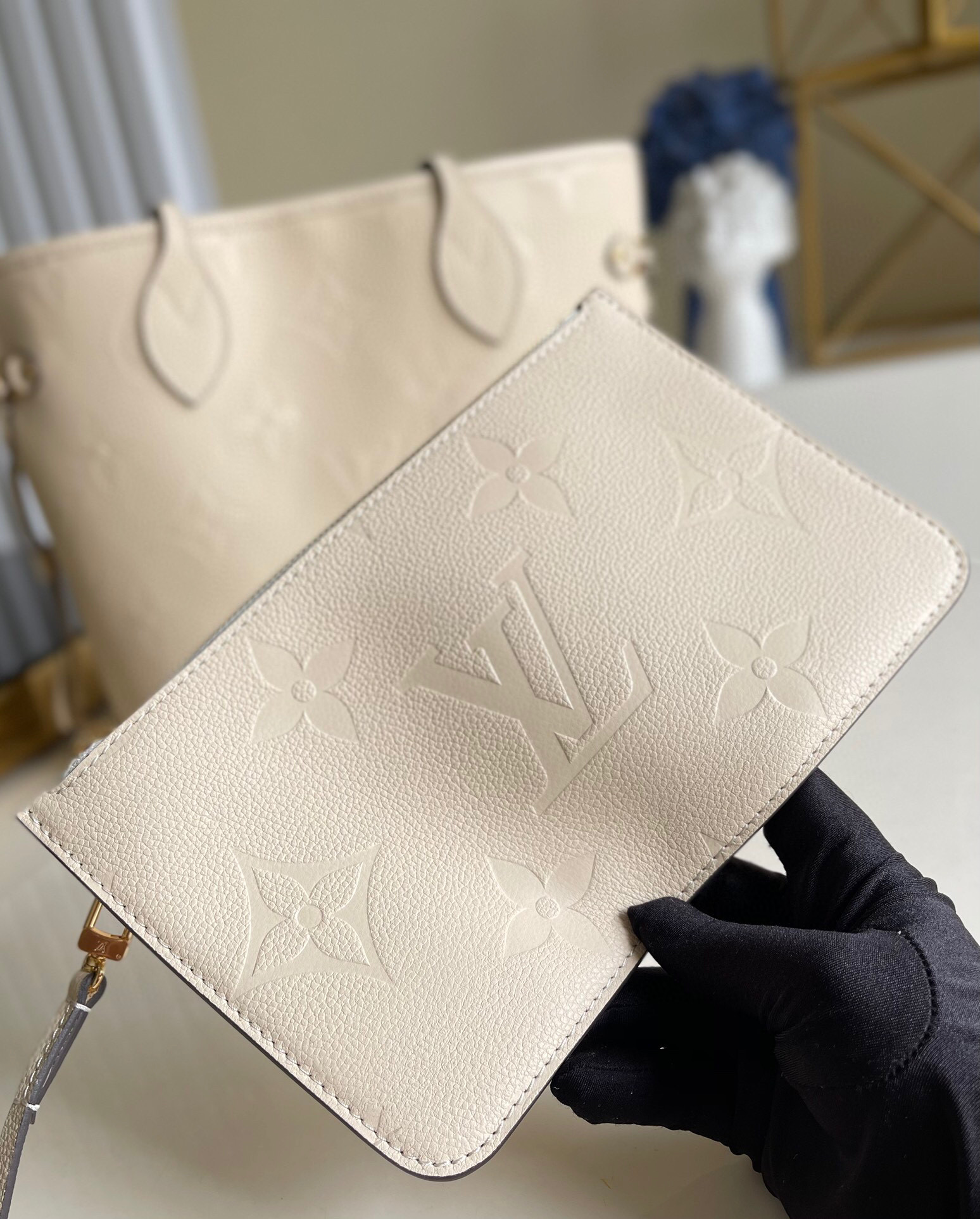 l0vis Vvtt0n neverfull mm monogram empreinte leather creme m45684 32 cm