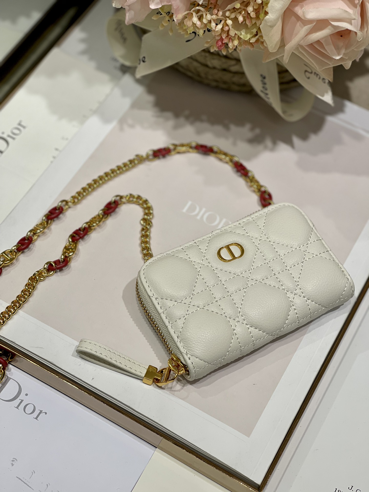 D10r mini caro zipped pouch cannage lambskin white s5087 12 x 8.5 cm