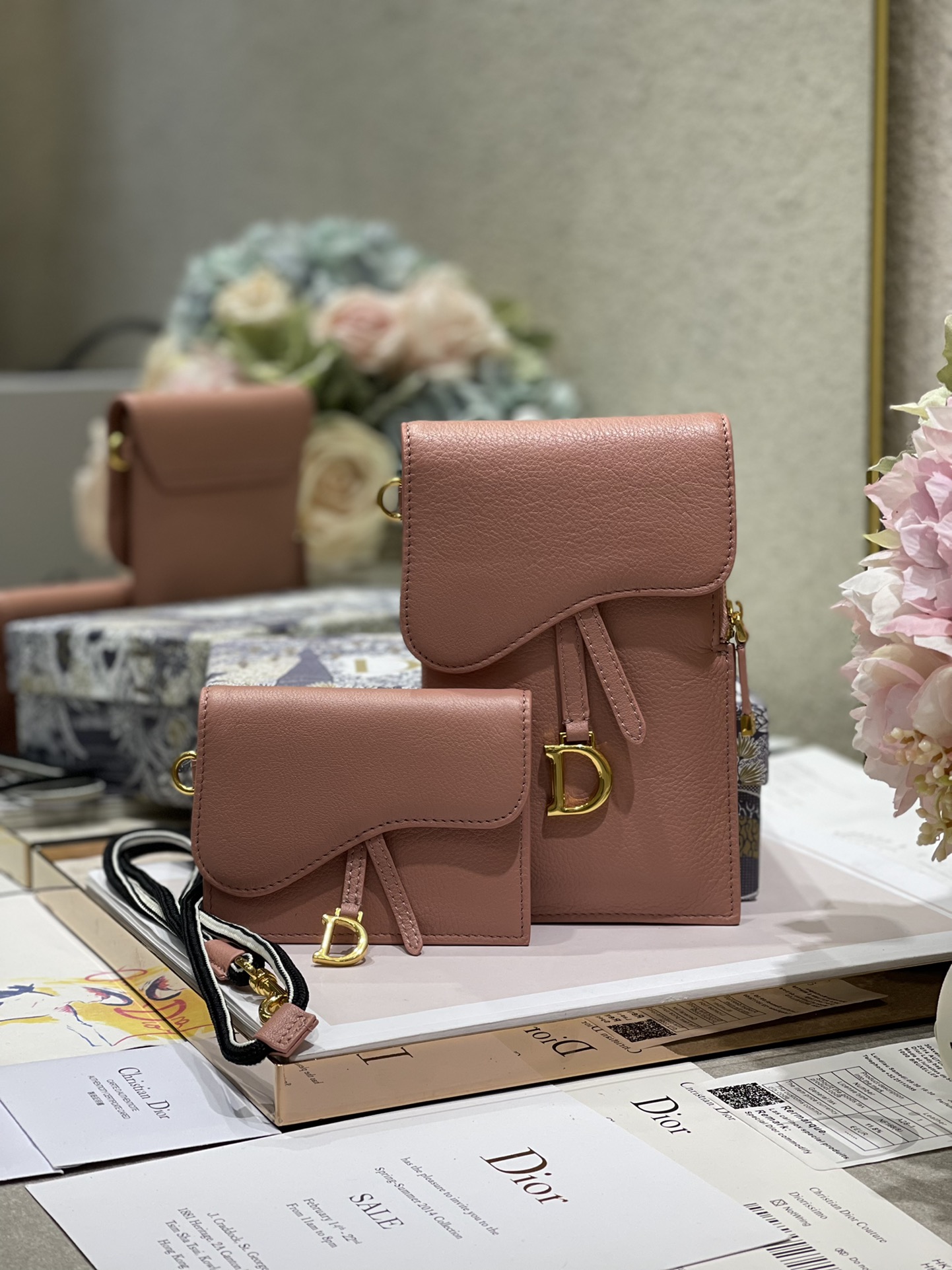 D10r saddle multifunction pouch leather pink powder 18.5 x 12 x 7.5 cm