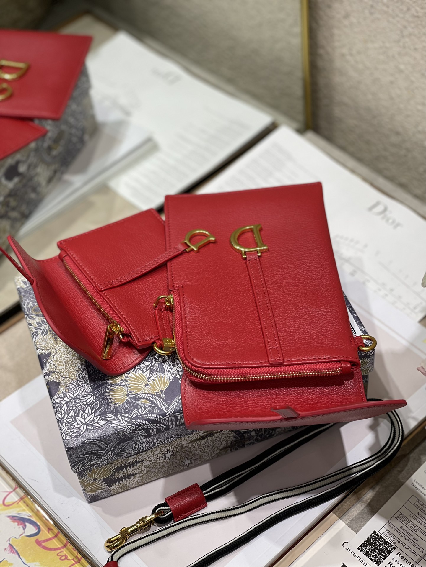 D10r saddle multifunction pouch leather red 18.5 x 12 x 7.5 cm