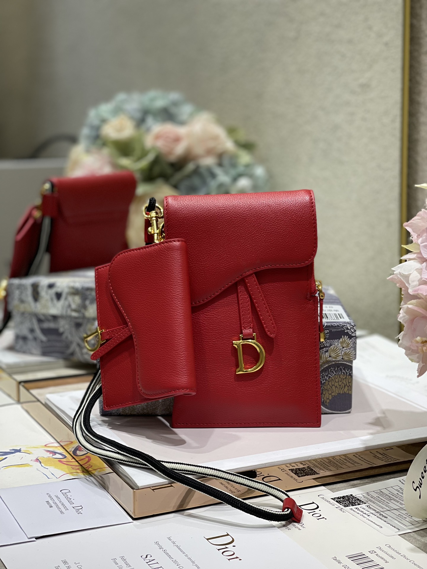 D10r saddle multifunction pouch leather red 18.5 x 12 x 7.5 cm
