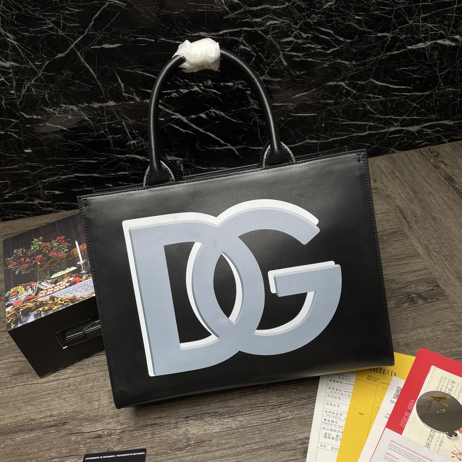 d01ce & Gab*a*a small dg daily shopper with dg logo print calfskin black bb7023 36 x 28.5 x 13 cm