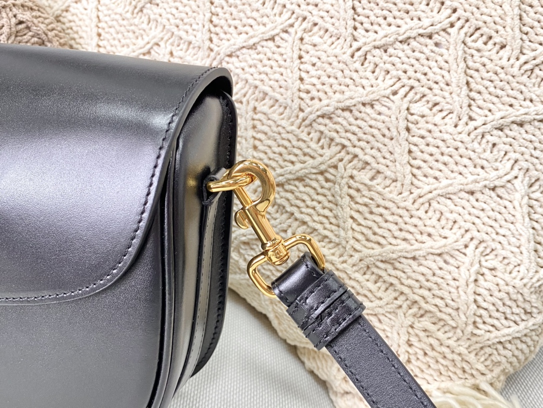 D10r medium bobby bag black box calfskin m9319umol 22 x 7 x 18 cm