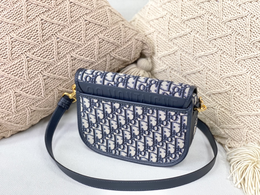 medium D10r bobby bag blue oblique jacquard 22 x 17 x 6 cm