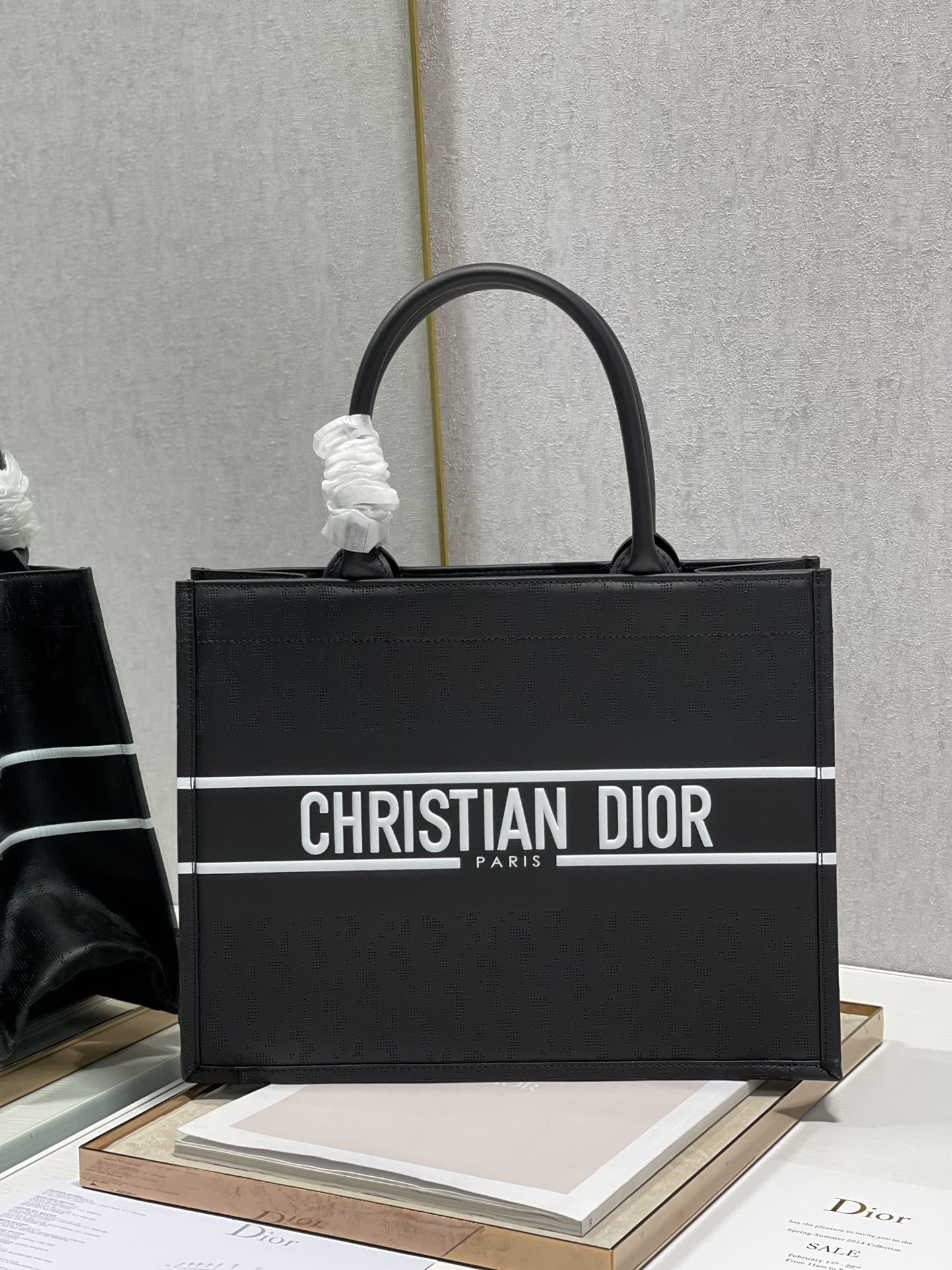 D10r small book tote black leather m1296 36 × 28 cm