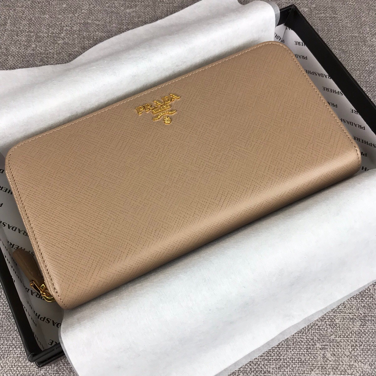 Pra*a large saffiano leather wallet beige 1ml506 20 x 10 cm