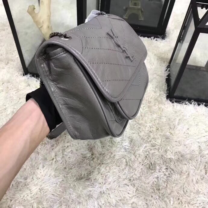 Y51 niki baby in lambskin leather gray 5330371 22 x 16.5 x 12 cm
