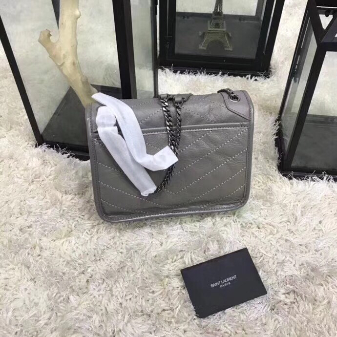 Y51 niki baby in lambskin leather gray 5330371 22 x 16.5 x 12 cm