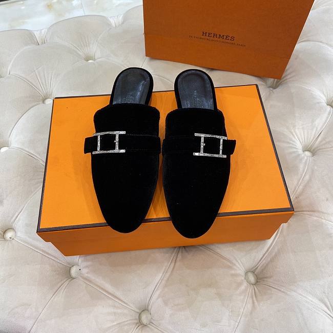 H**me5 black flats