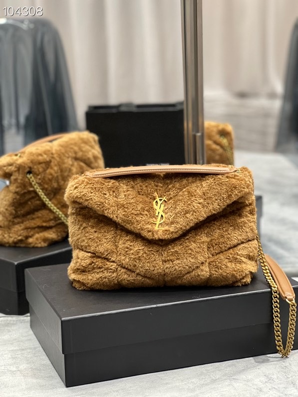 Y51 small puffer bag in merino shearling and lambskin brown 57747628 29 × 17 × 11 cm