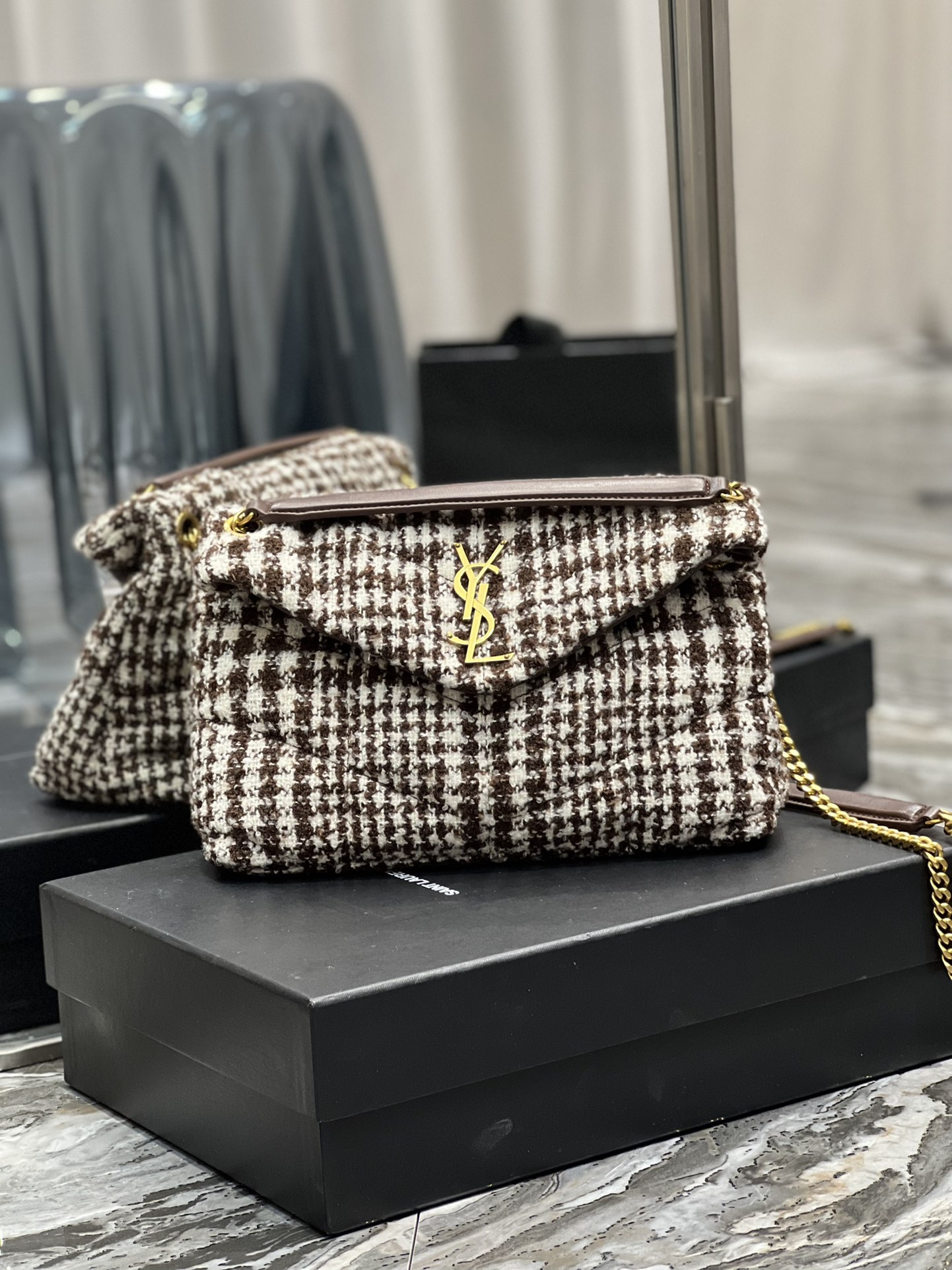 Y51 small puffer bag in checked tweed and lambskin beige 577476 29 × 17 × 11 cm