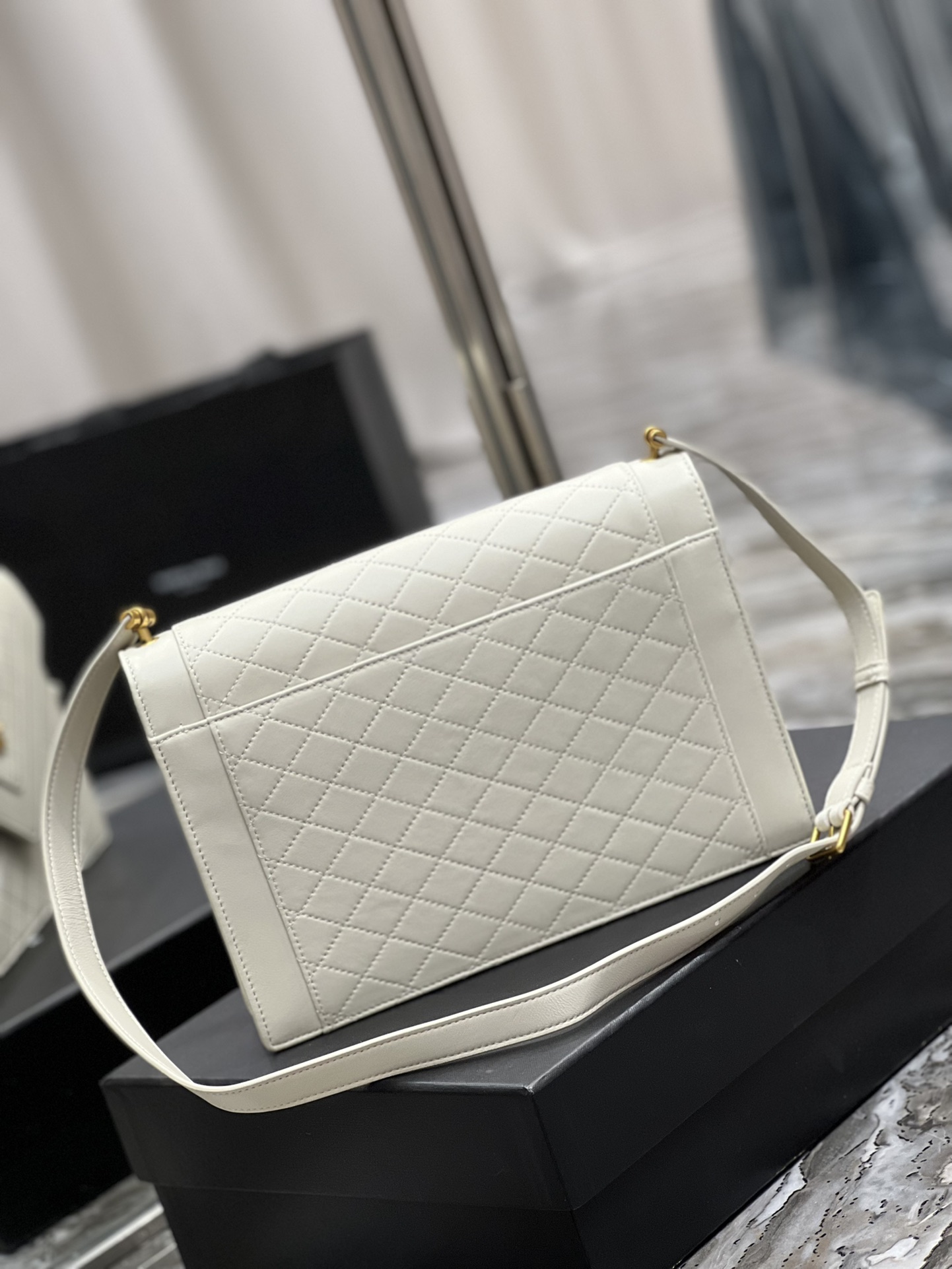 Y51 gaby satchel in quilted lambskin white 6688631 26 × 18 × 5 cm