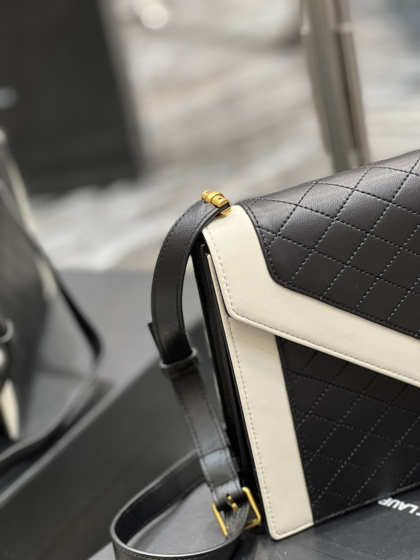 Y51 gaby satchel in lambskin black and white 6688631 26 × 18 × 5 cm