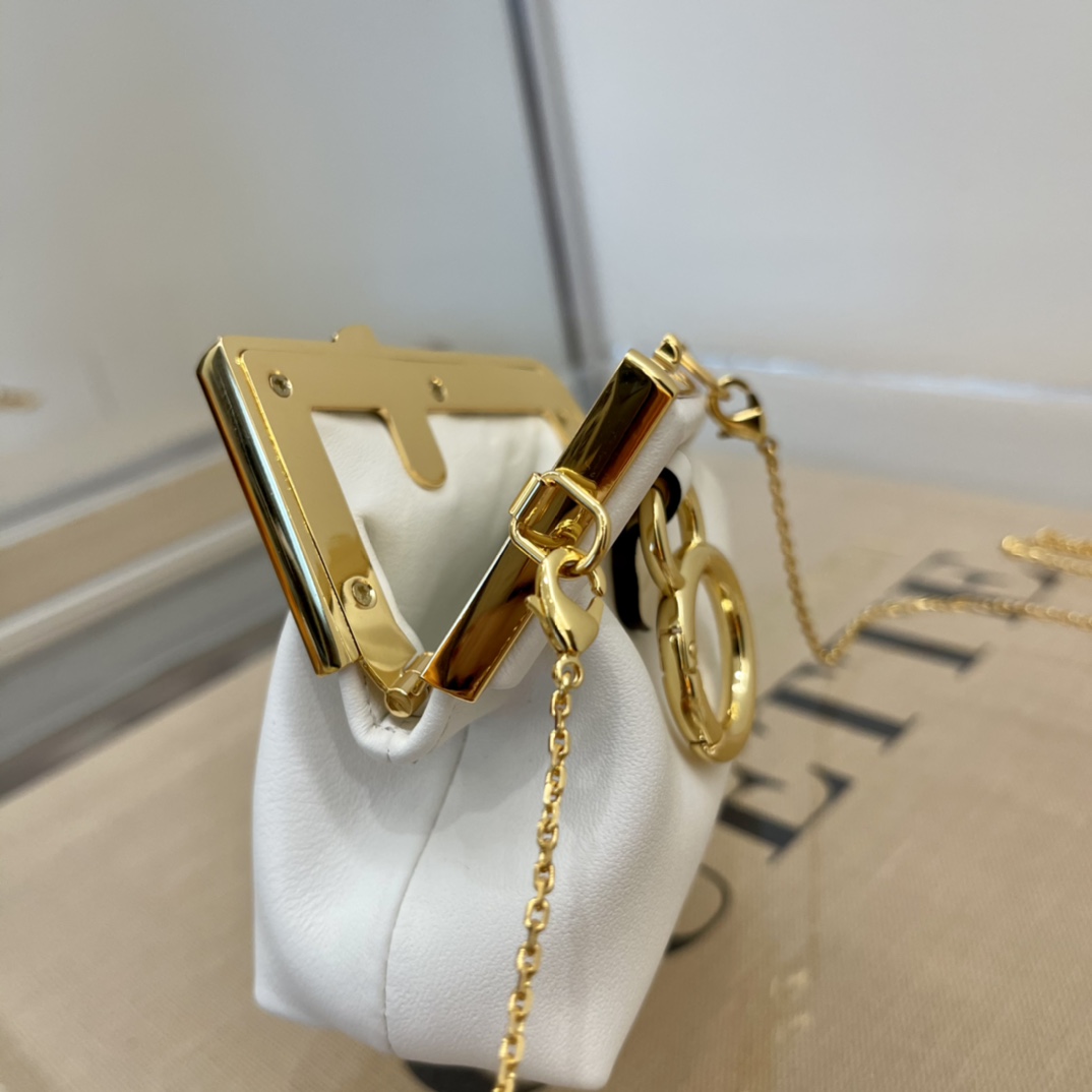 F**di nano first charm nappa leather white 7as051 11.5 x 5.5 x 10 cm