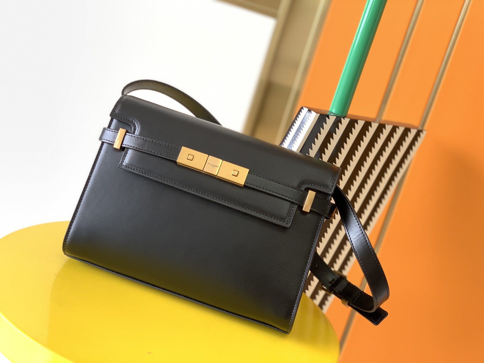 Y51 small manhattan shoulder bag leather black 6756260 24 x 17.5 x 6 cm