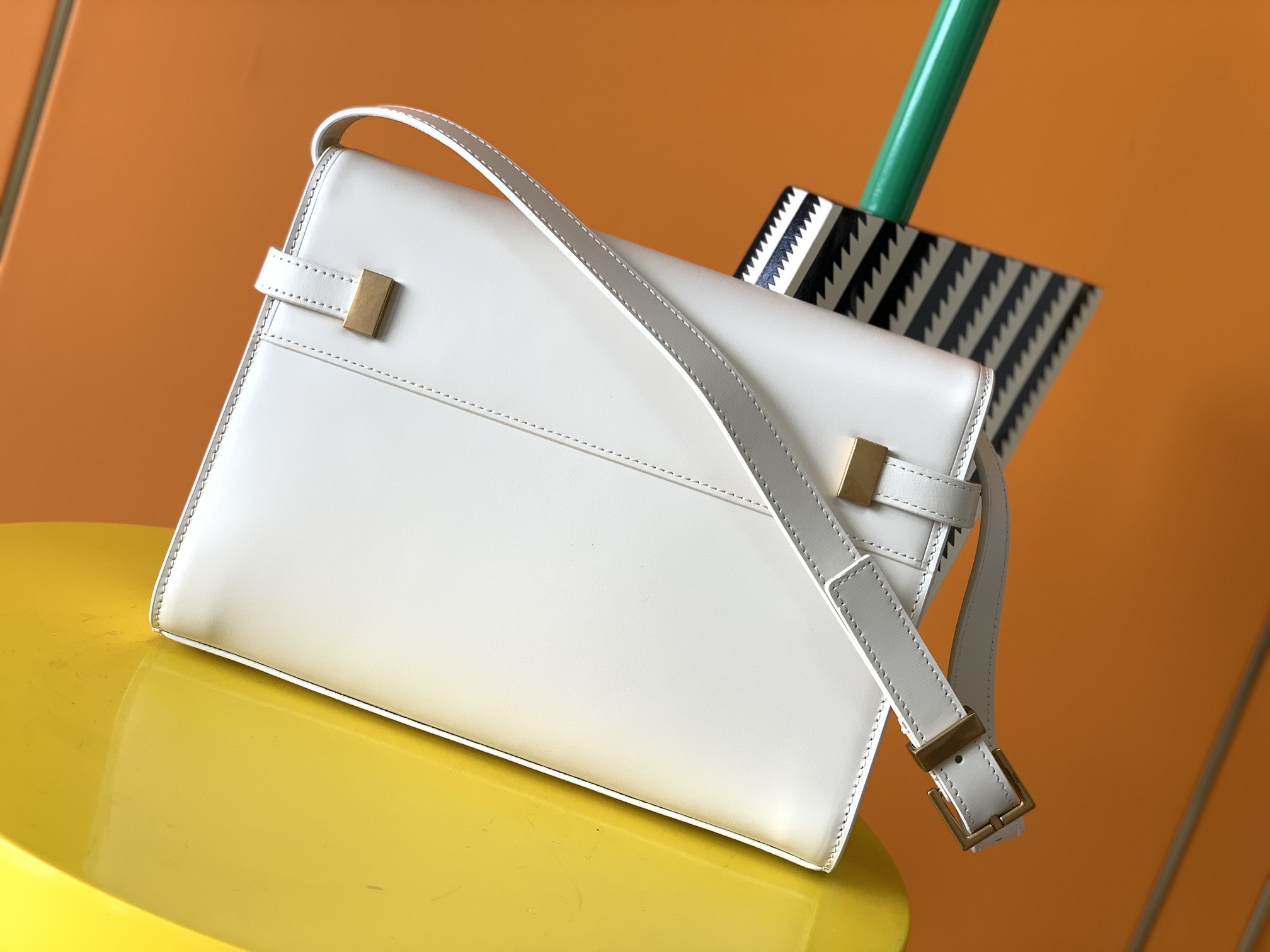 Y51 small manhattan shoulder bag leather white 6756260 24 x 17.5 x 6 cm