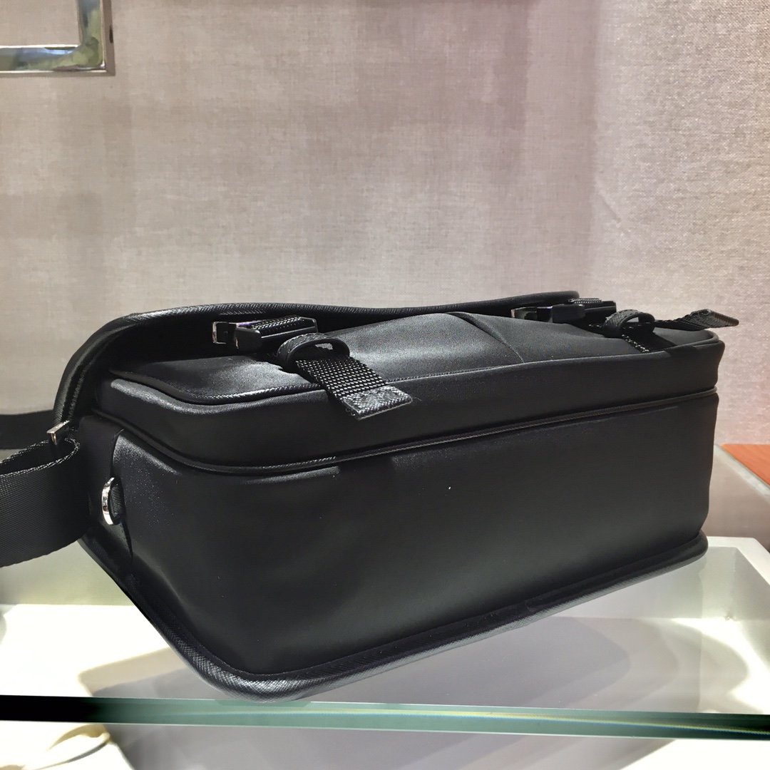 Pra*a nylon shoulder bag black 2vd769 26 x 20 x 10 cm