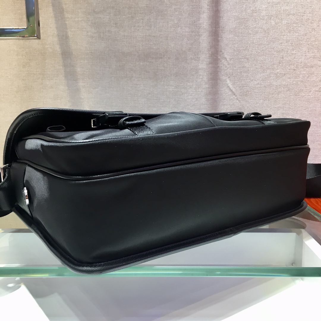 Pra*a re-nylon and saffiano leather shoulder bag black 2vd768 32 x 24 x 12 cm