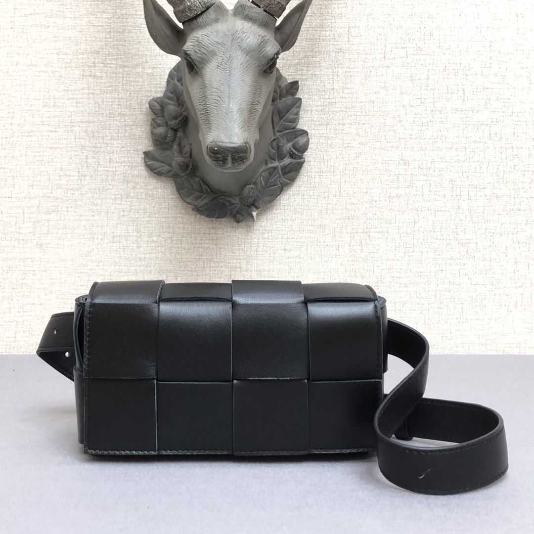 b0tt*ga Ven*ta belt cassette black 639367 17.5 x 9.5 x 5 cm