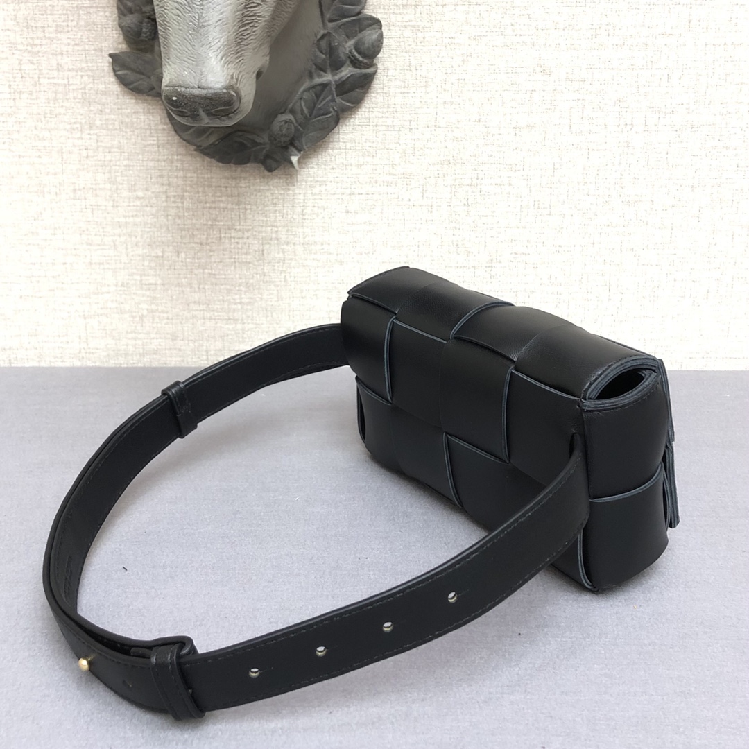 b0tt*ga Ven*ta belt cassette black 639367 17.5 x 9.5 x 5 cm