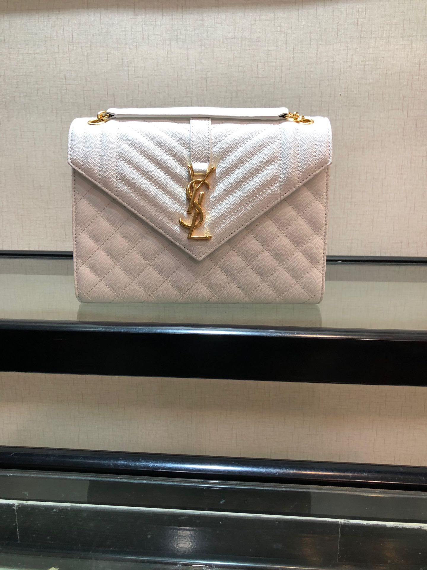 Y51 envelope medium bag in grained leather white 600185 24 x 7.5 x 18 cm