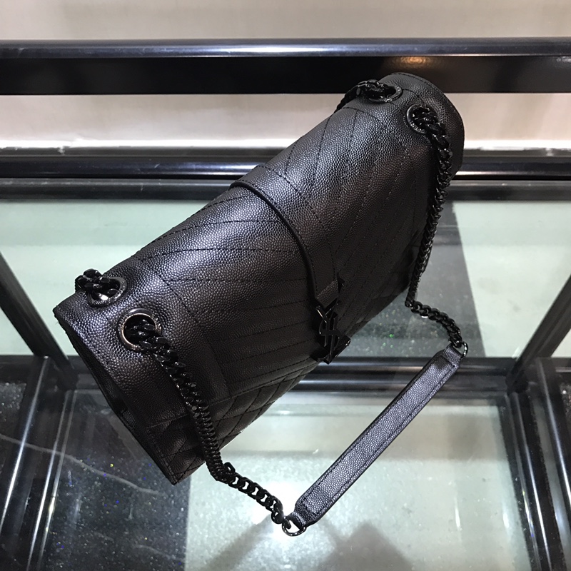 Y51 envelope medium bag in grained leather black metal 600185 24 x 7.5 x 18 cm