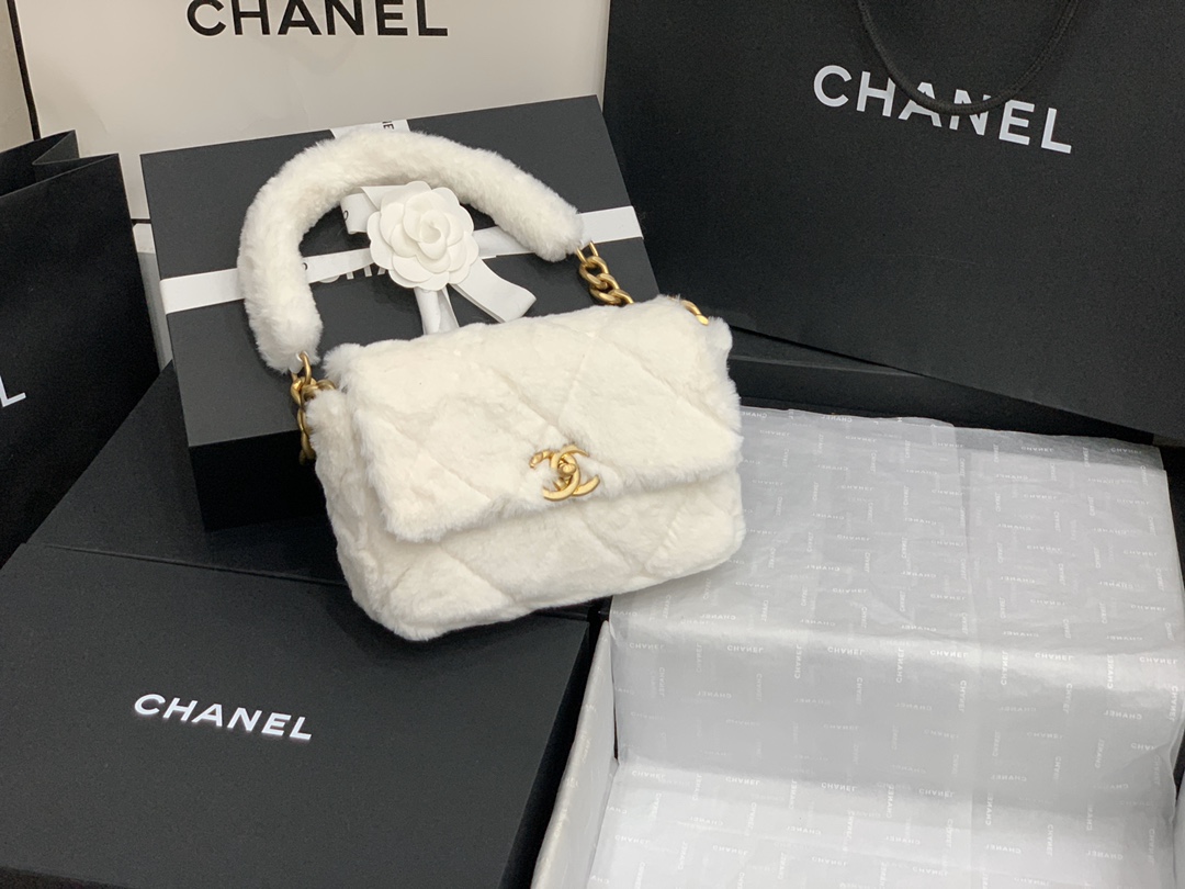 ch**el shearling lambskin flap bag G01den metal white as2240 15.5 x 21.5 x 6.5 cm