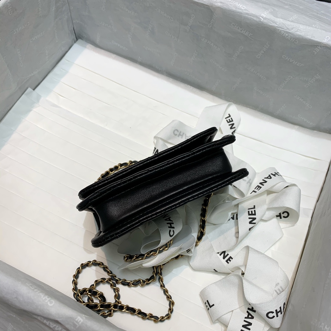 Ch**el mini retro flap button bag in leather black 13.5 x 9 x 4 cm