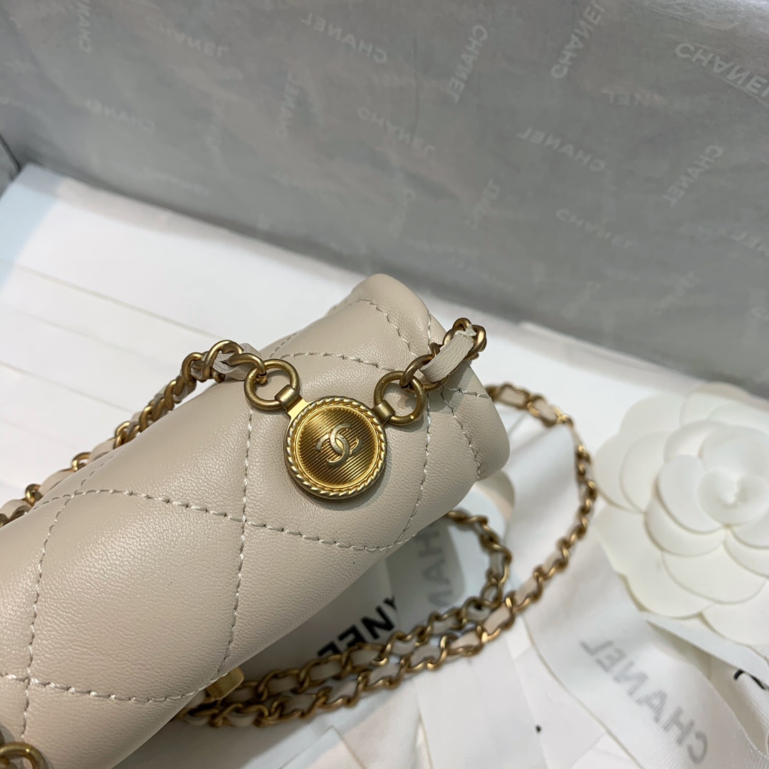 Ch**el mini retro flap button bag in leather white 13.5 x 9 x 4 cm