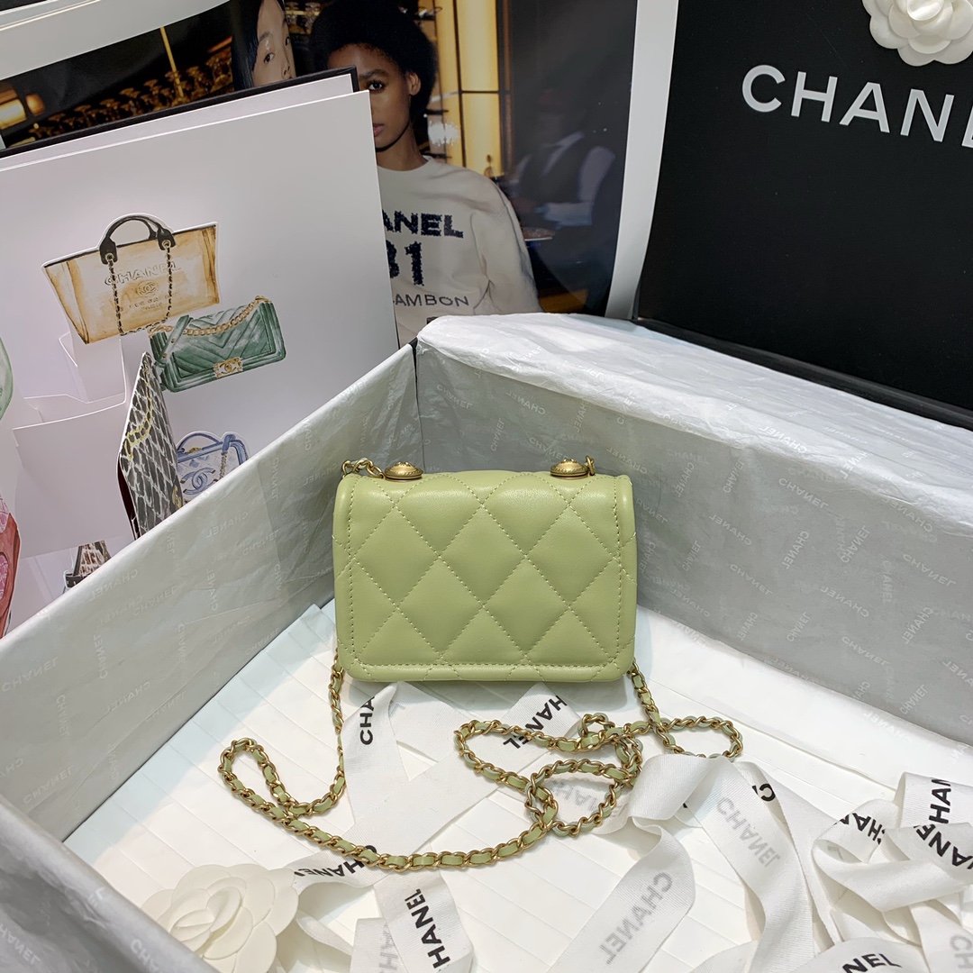 Ch**el mini retro flap button bag in leather mint 13.5 x 9 x 4 cm