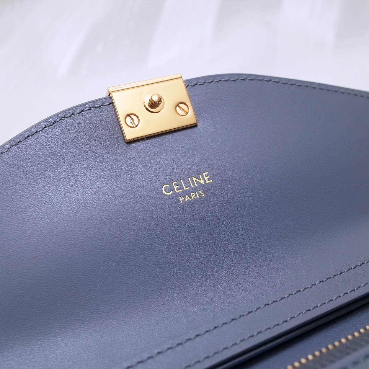 Ce1i*e c wallet on chain in leather lavender 19 x 9 cm