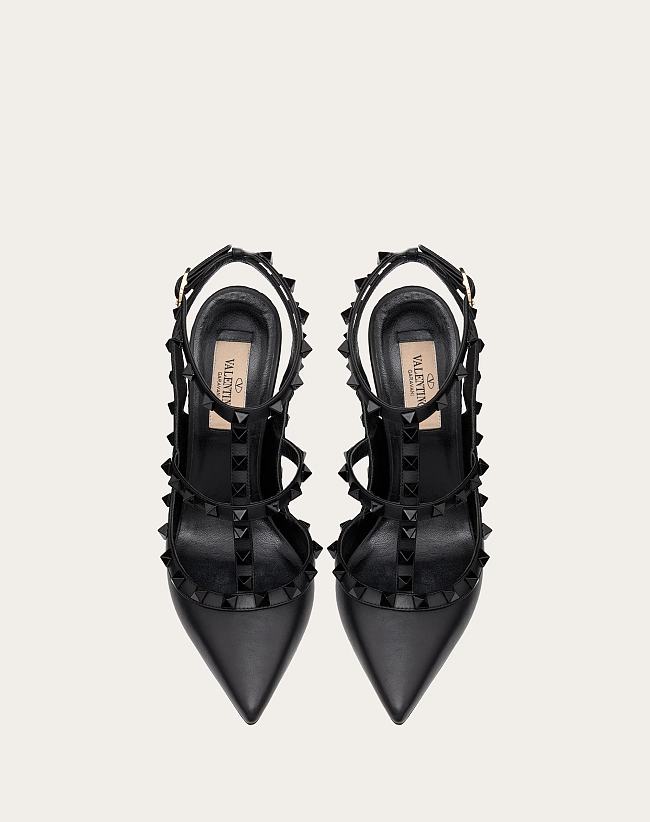 Va1e*ntin0 black leather rockstud high heels 01