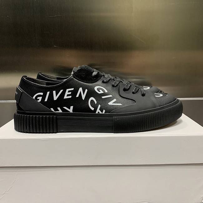 Va1e*ntin0 shoes 01