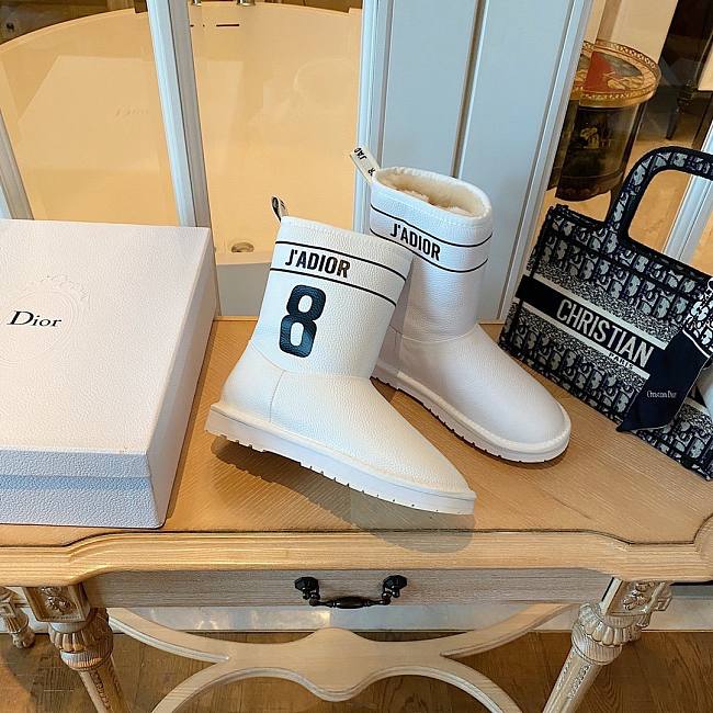 D10r boots white