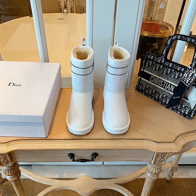 D10r boots white