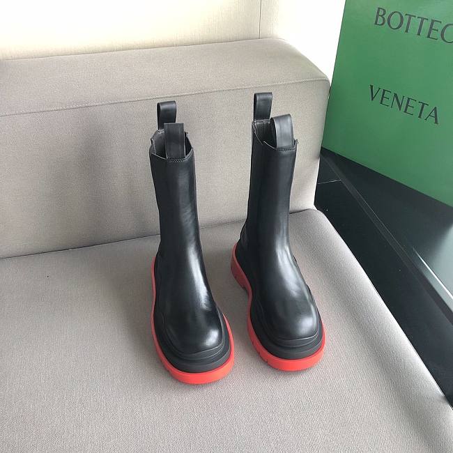 b0tt*ga Ven*ta boots in black/ red