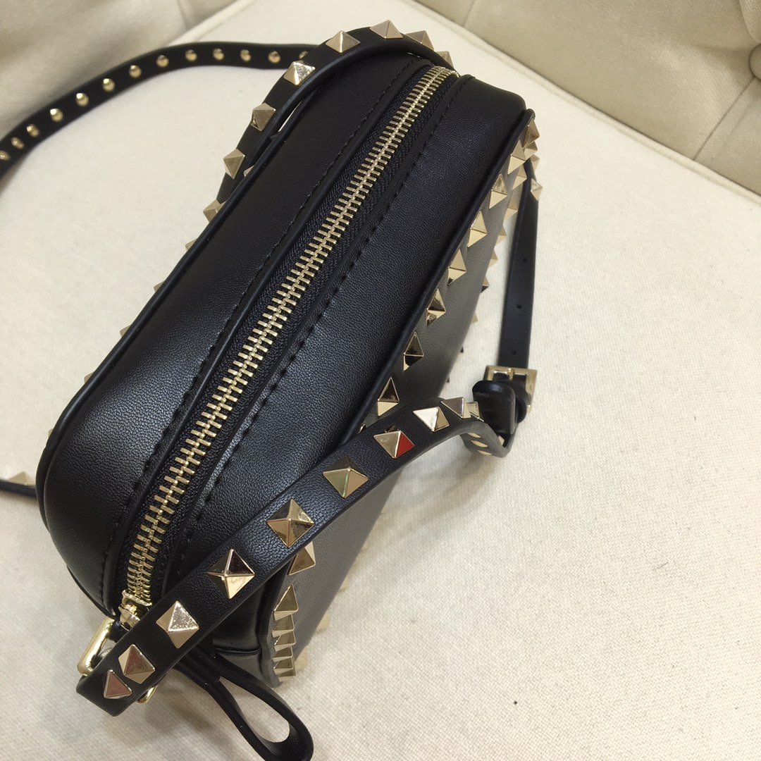 Va1e*ntin0 small rockstud grainy leather crossobody bag gold metal vw2b0809 18 x 6 x 12 cm