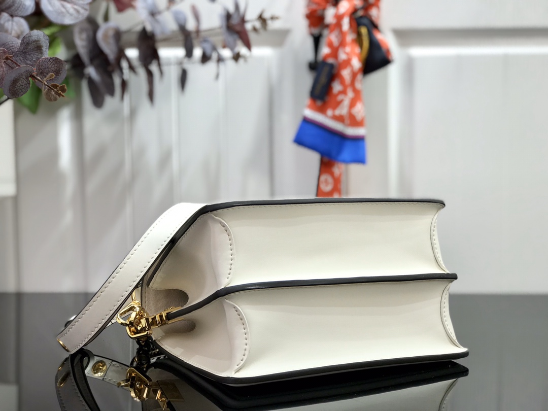 l0vis Vvtt0n mini dauphine epi leather white m55964 20 x 15 x 9 cm