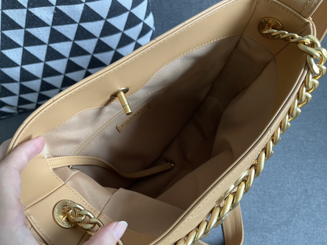Ch**el calfskin hobo bag beige as2844 29cm